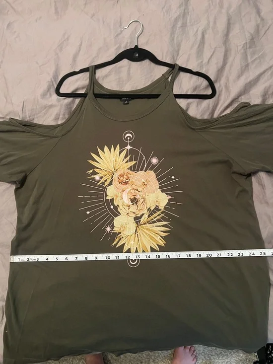 torrid olive cold-shoulder floral graphic tank with blush accents - Picture 4 of 6